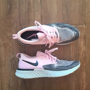 Nike Odyssey React Flyknit Sneakers